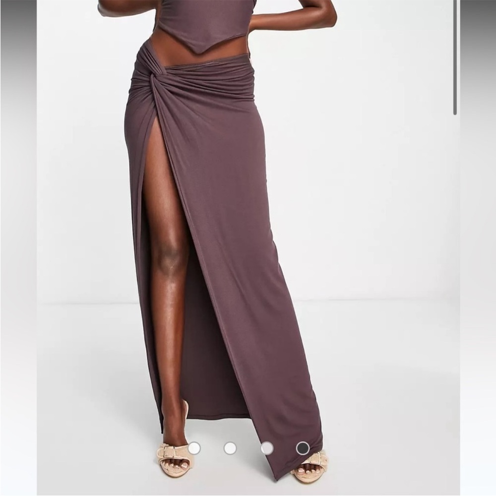 Naked Wardrobe Knot side high slit Maxi Skirt 🤎